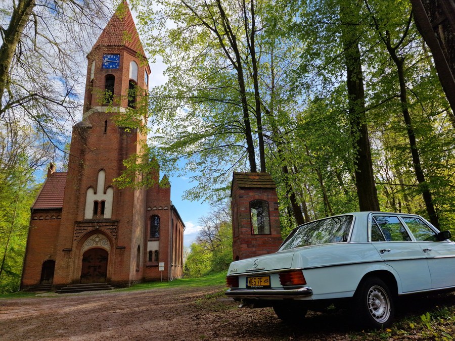 Sesja fotograficzna Mercedes W115 Warszawa – zabytkowy samochód do sesji zdjęciowej